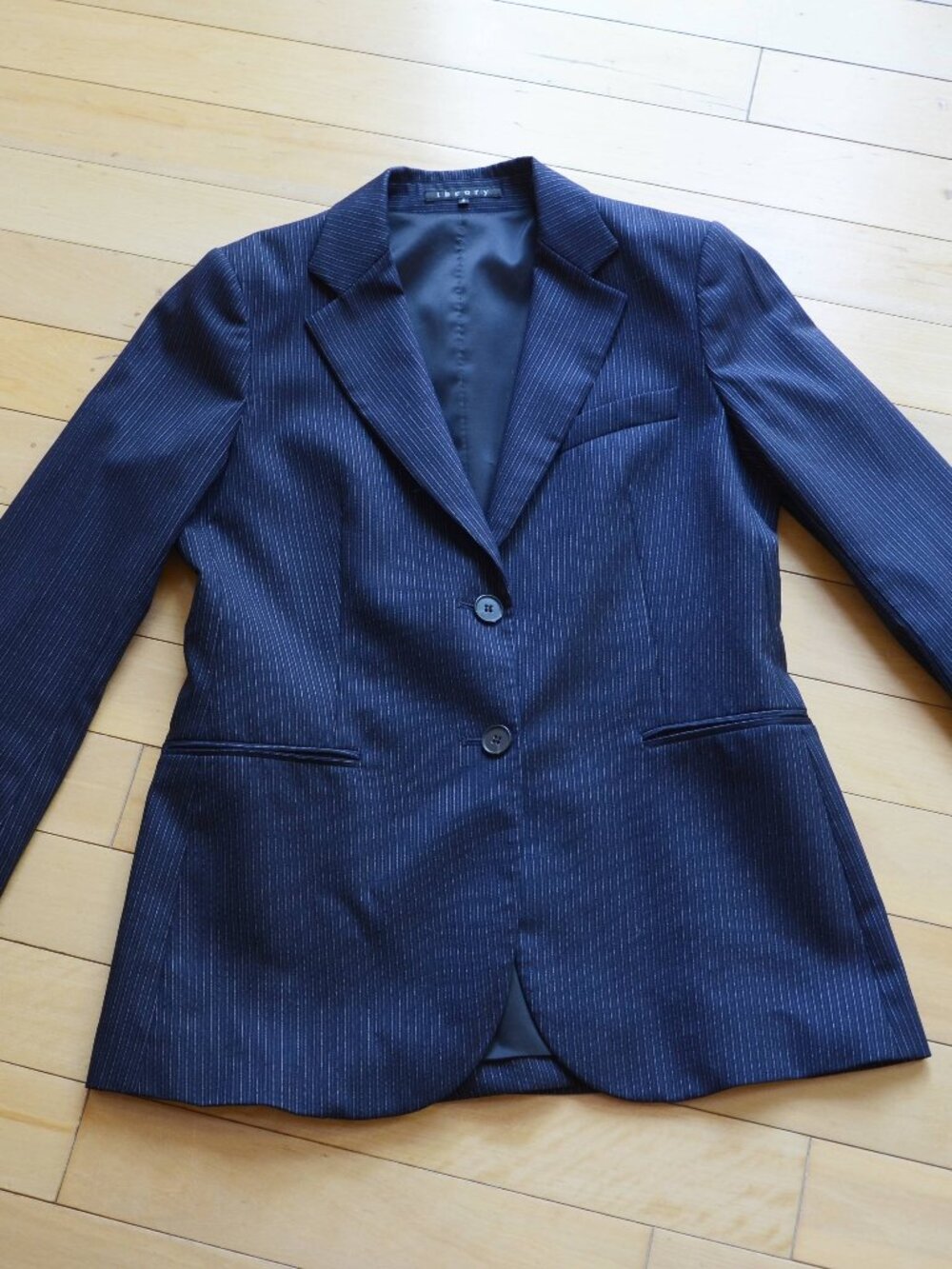 Theory classic navy blue pinstripe blazer size 6